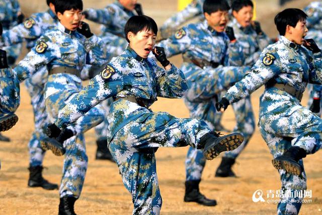 高清：帅! 北海舰队2016年新兵列队接受检阅