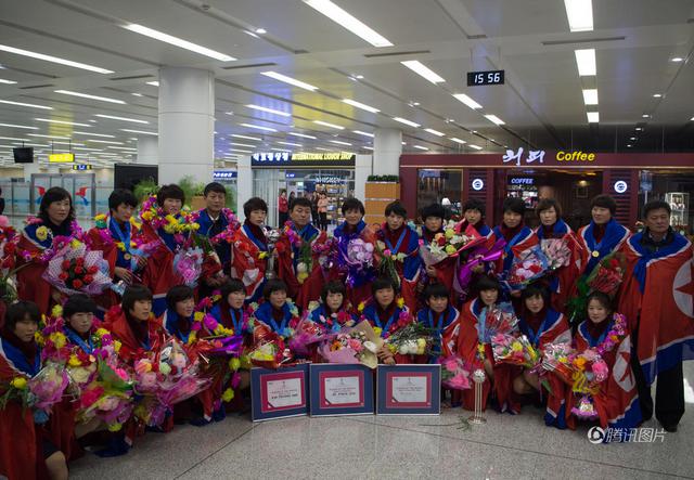 朝鲜女足连夺世界冠军 举国欢腾万人空巷(图)