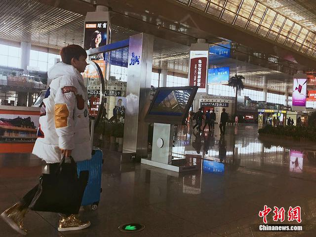 90后网络主播摄像头后 不为人知的生活