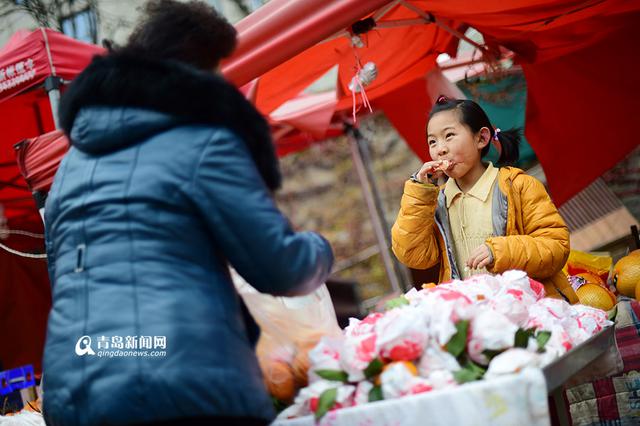 【青岛故事】卖水果的小女孩:我的妈妈不在了