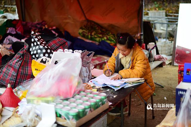 【青岛故事】卖水果的小女孩:我的妈妈不在了