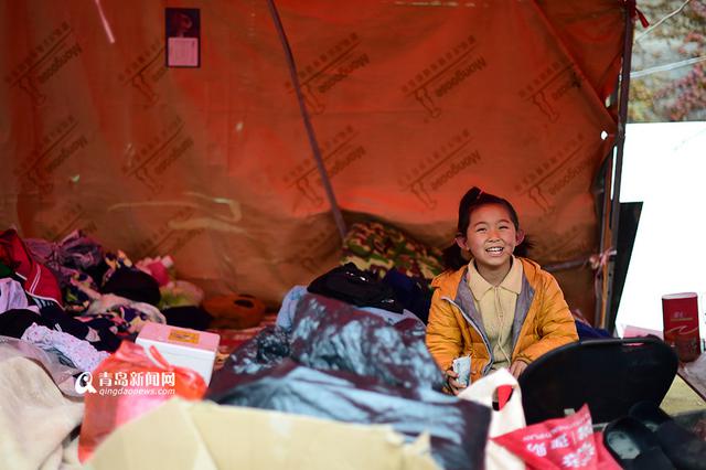 【青岛故事】卖水果的小女孩:我的妈妈不在了