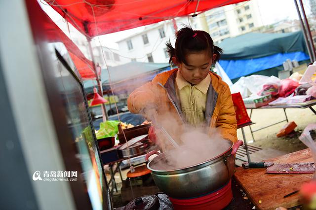【青岛故事】卖水果的小女孩:我的妈妈不在了