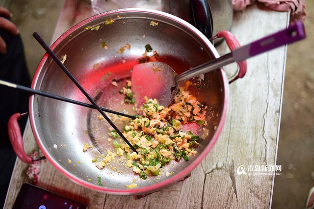 【青岛故事】卖水果的小女孩:我的妈妈不在了