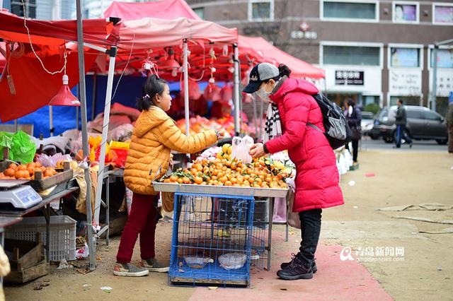 【青岛故事】卖水果的小女孩:我的妈妈不在了