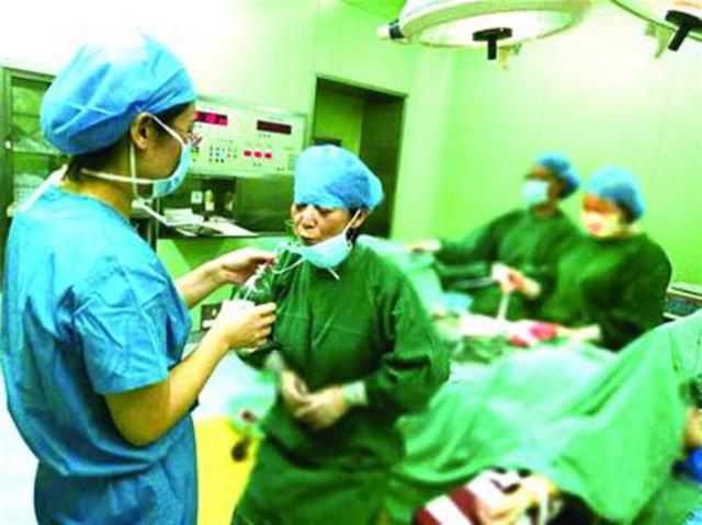 平度医生打杜冷丁坚持做完手术 获央视点赞