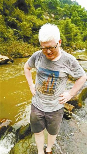 白发教授直播讲数学成网红 网友:相见恨晚 白发教授直播讲数学成网红 网友:相见恨晚