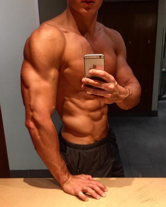 全球最性感老师当模特 颜值智商双高一夜成名