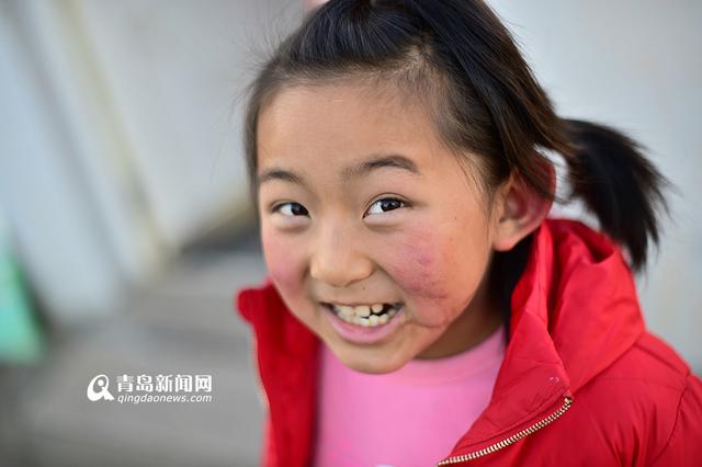 追踪：卖水果的小女孩找到新家 未来想'整容'