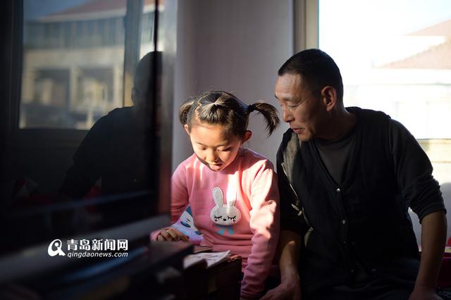 追踪：卖水果的小女孩找到新家 未来想'整容'