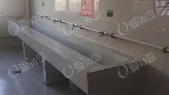 青岛工学院安排学生扫厕所 表现好可领奖金