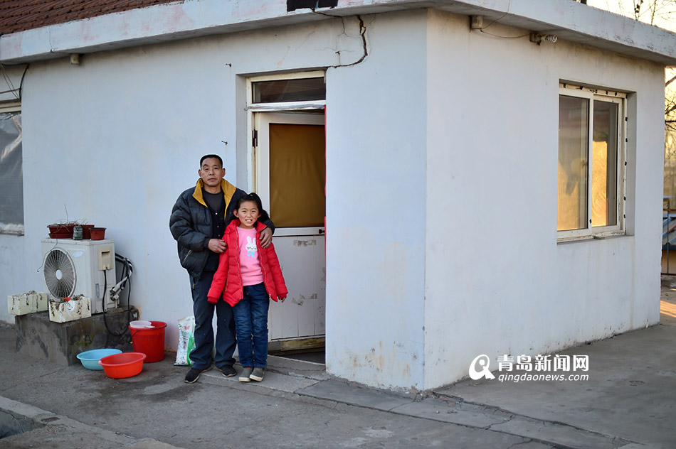 追踪：卖水果的小女孩上学啦 语文考了95分