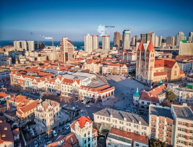 航拍青岛老城区 红瓦绿树碧海蓝天颜值爆表 航拍青岛老城区 红瓦绿树碧海蓝天颜值爆表