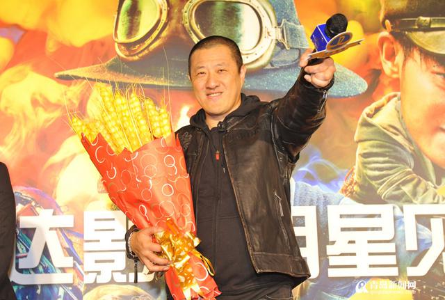 导演丁晟回青宣传《铁道飞虎》 致敬红色经典