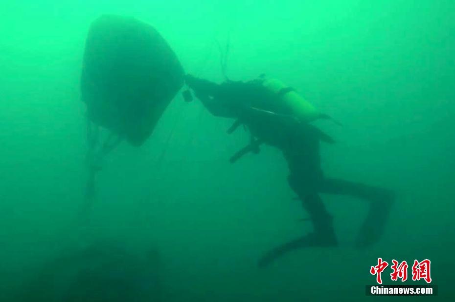 俄失事飞机第二个黑匣子被找到 曝水下打捞画面
