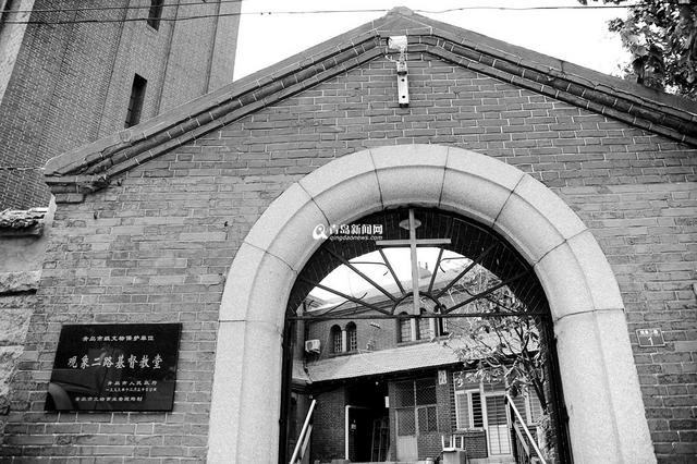 高清:黑白视角看老城区三座教堂 感受穿越之美