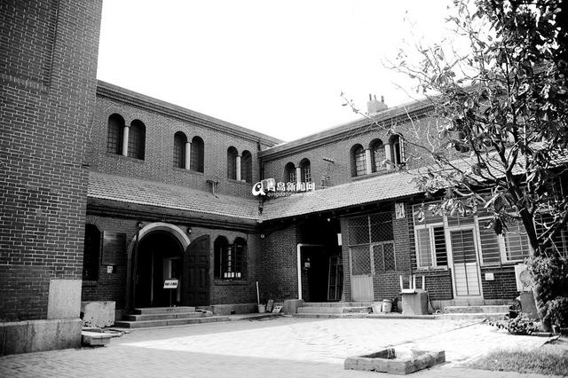 高清:黑白视角看老城区三座教堂 感受穿越之美