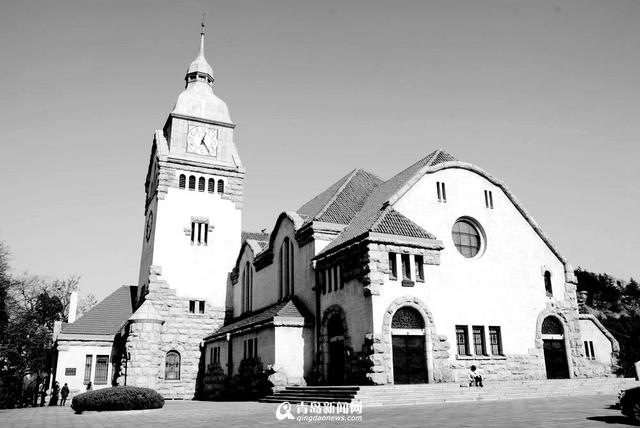 高清:黑白视角看老城区三座教堂 感受穿越之美