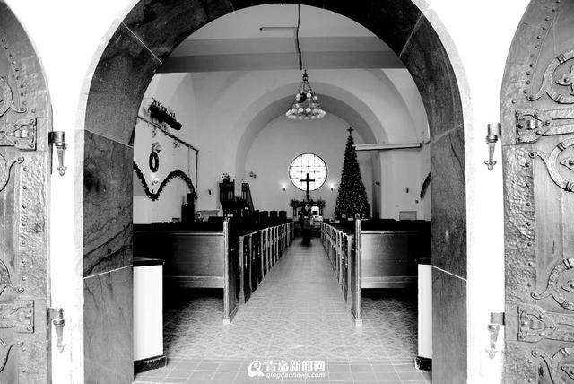 高清:黑白视角看老城区三座教堂 感受穿越之美