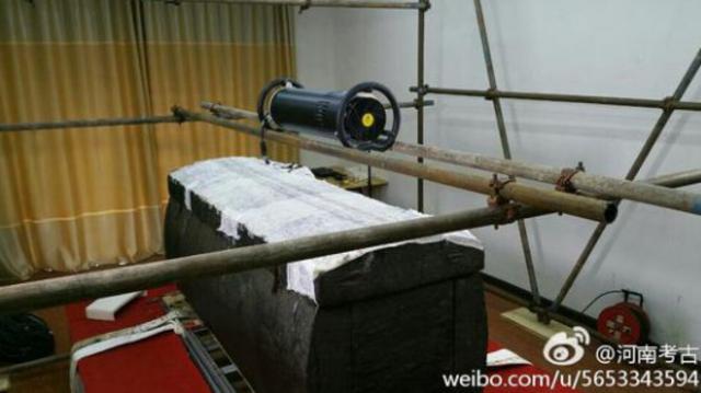 河南两千年大宝剑出鞘 网友:被寒光闪到了(图)