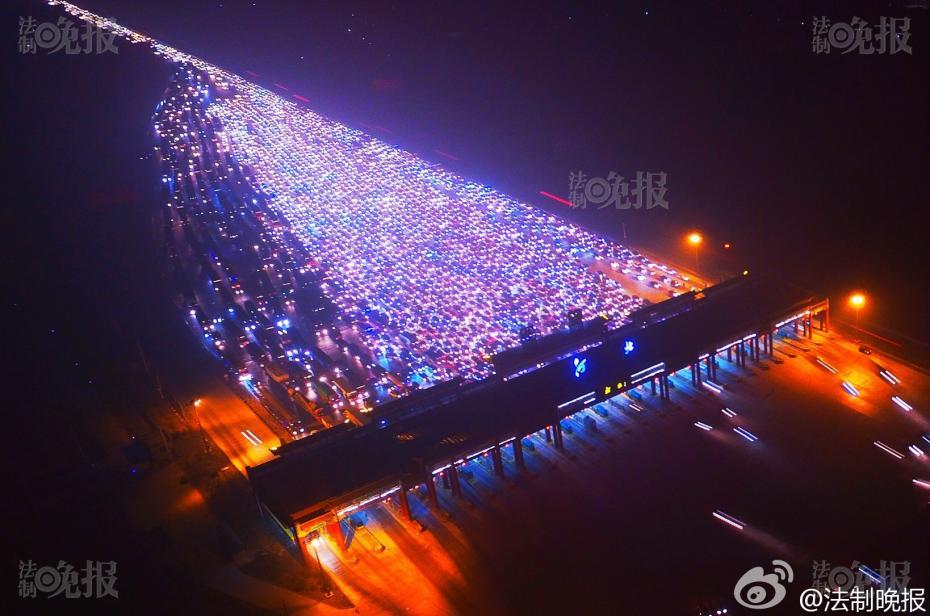 元旦小长假最后一日 京港澳高速现大堵车(图)