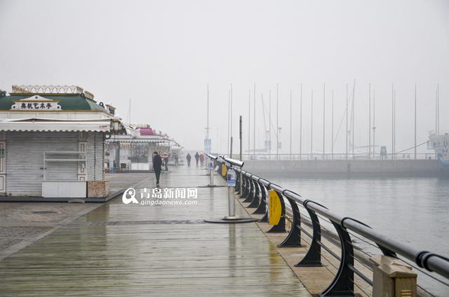 高清：大雾笼罩沿海一线 网友调侃回澜阁丢了