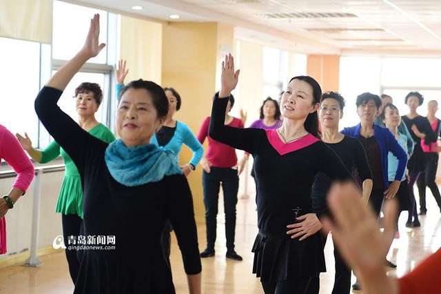 【青岛故事】青岛神舞:大爷也爱的广场舞