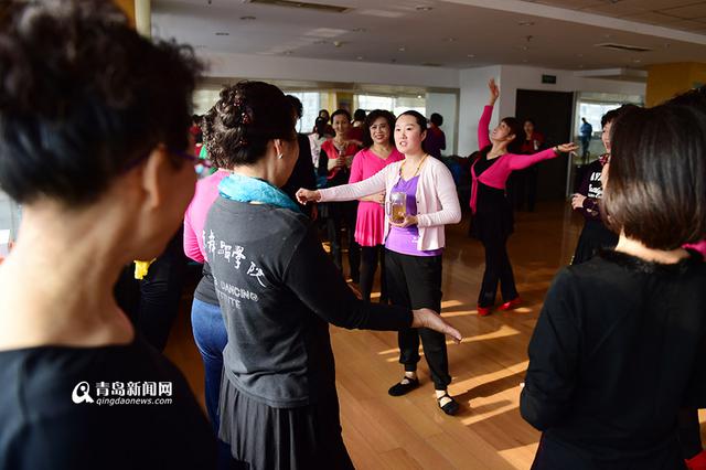 【青岛故事】青岛神舞:大爷也爱的广场舞