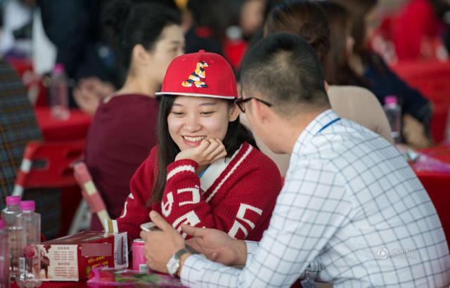 春节临近 东莞相亲会200余对男女牵手成功(图)