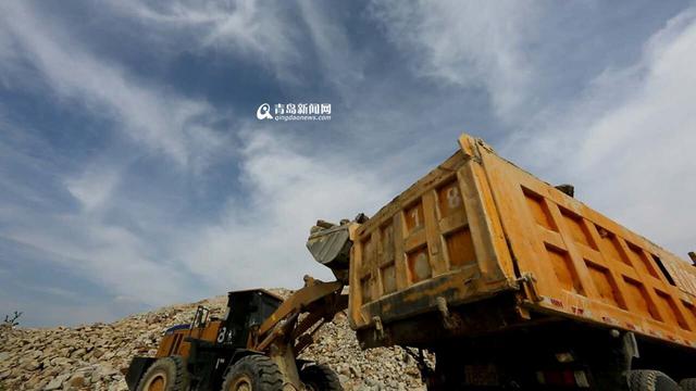 高清：废弃矿山变身公园 1300亩城市绿肺航拍