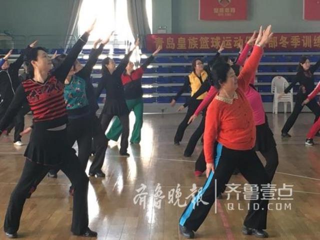 缓解腰腿疼痛，穴位健身操进社区