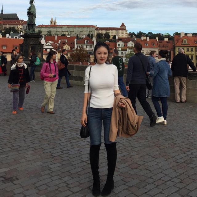 韩瑜伽美女自拍走红 紧身衣秀凹凸身材
