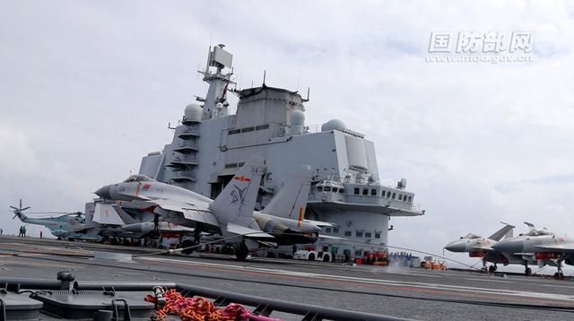 中国航母编队完成跨海区训练任务 返回青岛母港