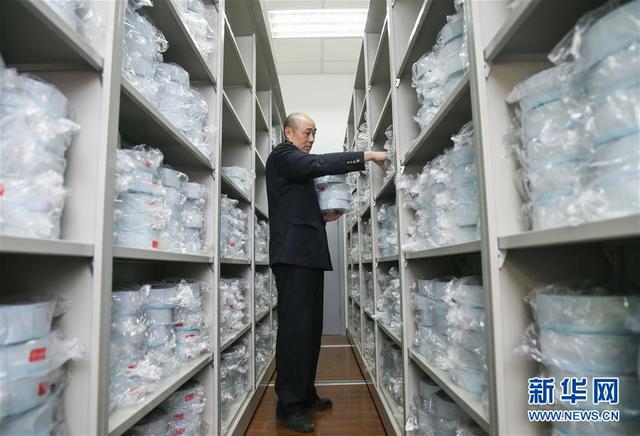 走进火车票库 揭秘车票打印前的模样