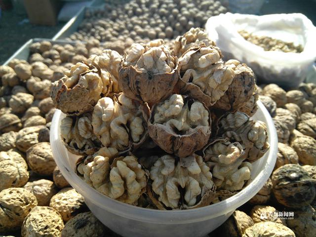 【节·拍】逛北宅毕家村大集 崂山特产年味浓