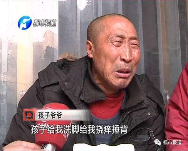 四年前，紫涵的母亲产下一对双胞胎女儿，由于独自无法照看，就将紫涵交给爷爷奶奶来抚养。