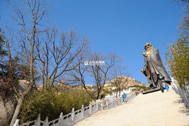 高清：太清宫腊梅风中绽放 千年古观冬日大美