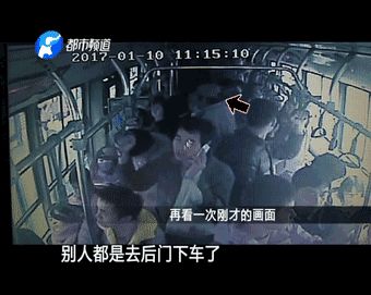 乞讨残障小伙公交车上抓小偷 执着不弃令人动容