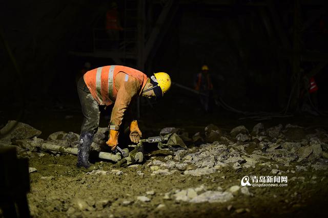 【青岛故事】地下28米 地铁爆破组的日常