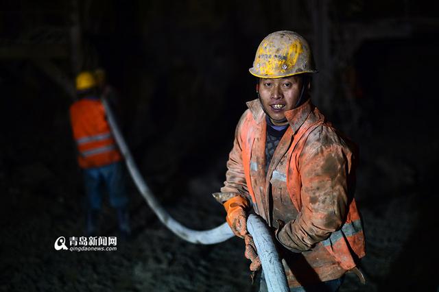 【青岛故事】地下28米 地铁爆破组的日常