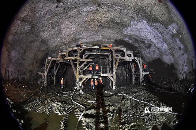 【青岛故事】地下28米 地铁爆破组的日常