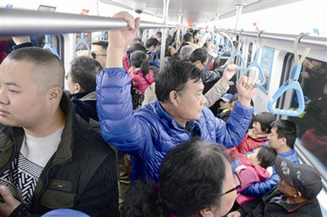 三号线开通南北通行放轻松 市区拥堵缓解 三号线开通南北通行放轻松 市区拥堵缓解