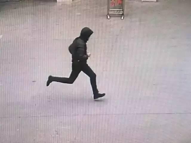 做过明星替身与洪金宝演过戏 如今抢金店被抓