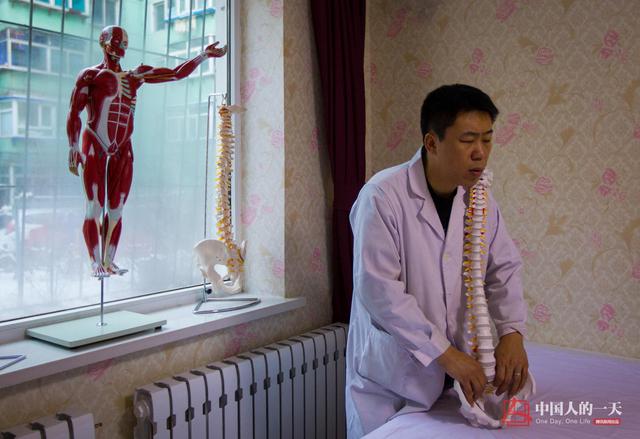 【中国人的一天】黑暗中的“双人舞”