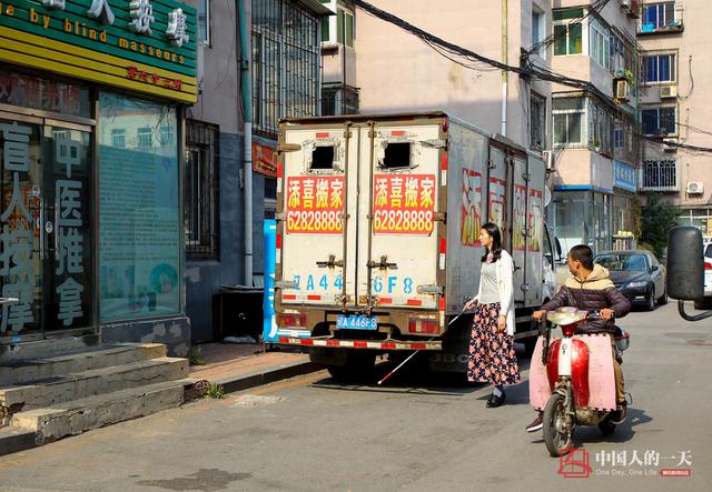 【中国人的一天】黑暗中的“双人舞”