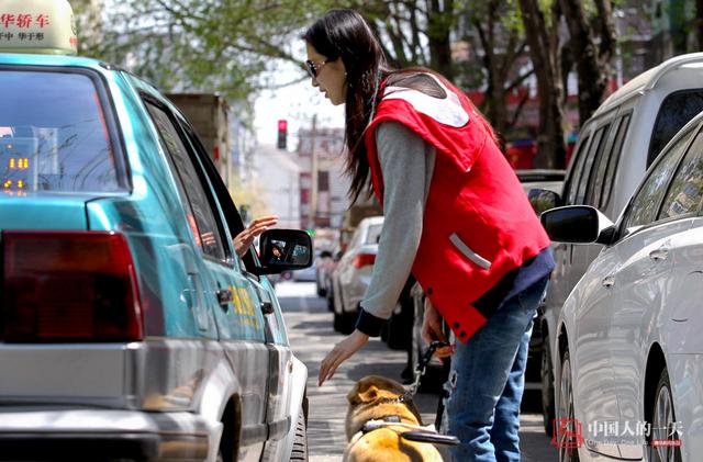 【中国人的一天】黑暗中的“双人舞”