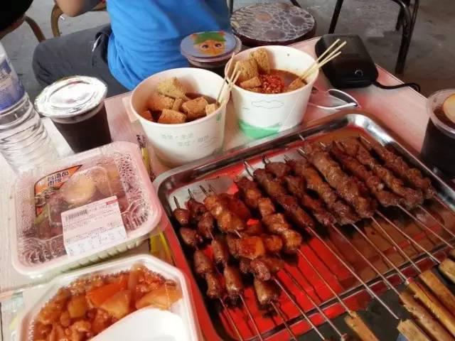 青岛10家排队到马路边的小店 有钱也未必吃上