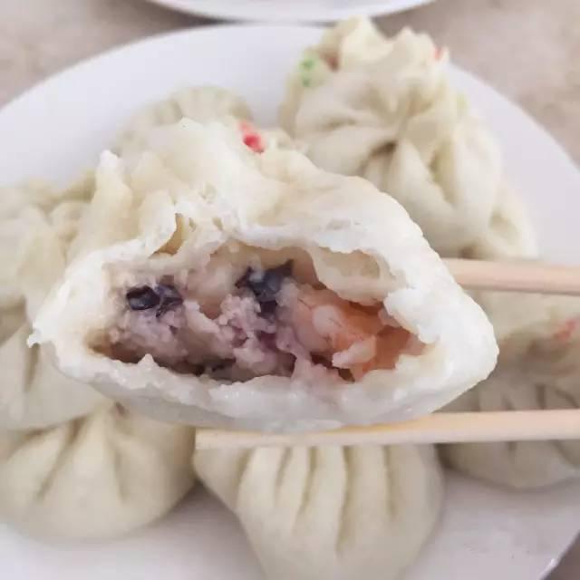 青岛10家排队到马路边的小店 有钱也未必吃上