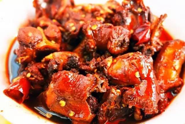 青岛10家排队到马路边的小店 有钱也未必吃上