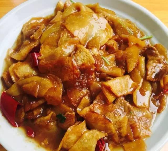 青岛10家排队到马路边的小店 有钱也未必吃上